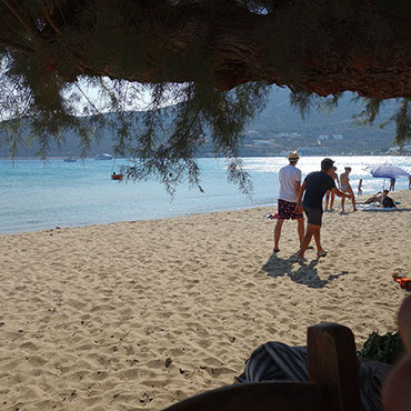 Η παραλία του Πλατύ Γιαλού